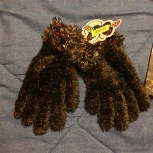 Fuzzy gloves